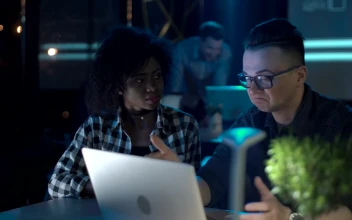 Stock Video Having A Conversation In Front Of The Computer Animated Wallpaper