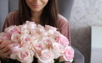 Stock Video Happy Woman With Her Bouquet Of Pink Flowers Animated Wallpaper