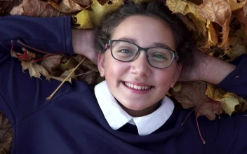 Stock Video Happy Girl Smiling In The Autumn Animated Wallpaper