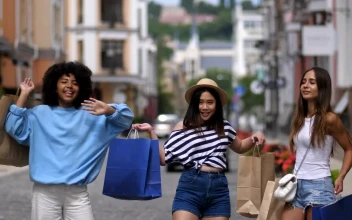 Stock Video Happy Friends Partying On A Shopping Day Animated Wallpaper