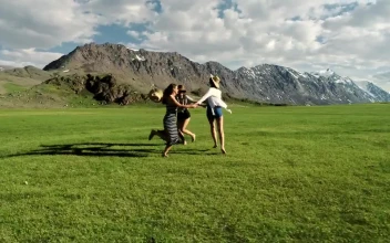 Stock Video Happy Friends Having Fun On The Meadow Animated Wallpaper