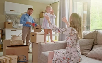 Stock Video Happy Family Packing To Move Animated Wallpaper