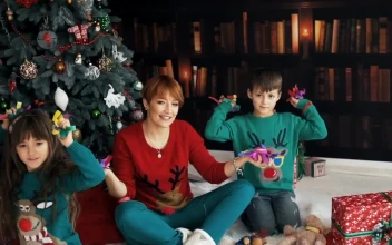 Stock Video Happy Family Celebrating Christmas Animated Wallpaper