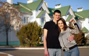 Stock Video Happy Couple Shows The Keys To Their New House Animated Wallpaper