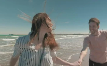 Stock Video Happy Couple Holding Hands While Running Animated Wallpaper