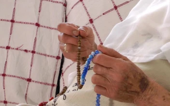 Stock Video Hands Of Old Woman Praying With The Rosary Animated Wallpaper