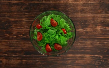 Stock Video Hands Mixing A Lettuce Salad Animated Wallpaper