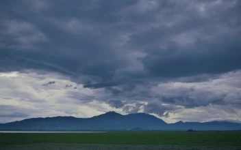 Stock Video Landscape Of An Immense Plain Surrounded By Hills Animated Wallpaper