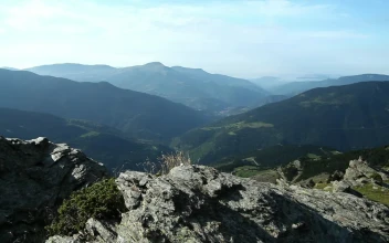 Stock Video Landscape Of A Mountainous Valley Animated Wallpaper