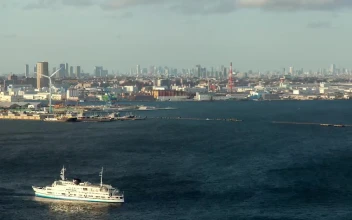 Stock Video Lake With Yachts Near A Big City Animated Wallpaper