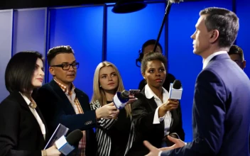 Stock Video Man Giving An Interview To A Group Of Reporters Animated Wallpaper
