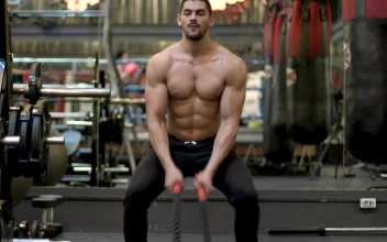 Stock Video Man Exercising With A Pair Of Ropes In The Gym Animated Wallpaper