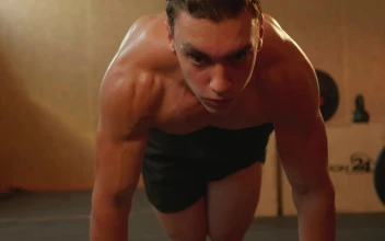 Stock Video Man Doing Strenuous Exercise In A Gym Animated Wallpaper