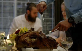 Stock Video Man Cutting The Turkey On Thanksgiving Dinner Animated Wallpaper
