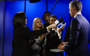 Stock Video Man Cutting Off The Interview With Reporters Animated Wallpaper