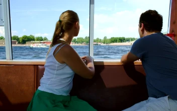 Stock Video Man And Woman Enjoying A Boat Tour Animated Wallpaper
