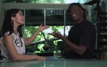 Stock Video Man And Woman Arguing In An Apartment Animated Wallpaper