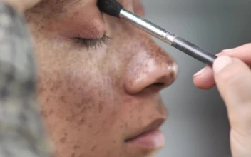 Stock Video Making Up A Womans Eyes Animated Wallpaper