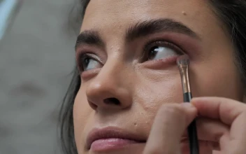 Stock Video Making Up A Womans Eyes 4058 Animated Wallpaper