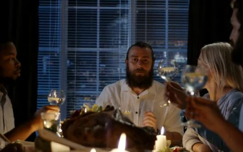 Stock Video Making A Toast On Thanksgiving Dinner Animated Wallpaper