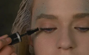 Stock Video Makeup Artist Applying Mascara 4202 Animated Wallpaper