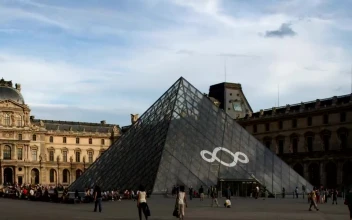 Stock Video Louvre Museum In Paris Time Lapse Animated Wallpaper