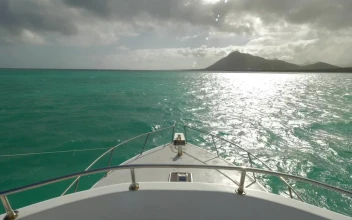 Stock Video Looking Out From The Top Of A Boat Animated Wallpaper