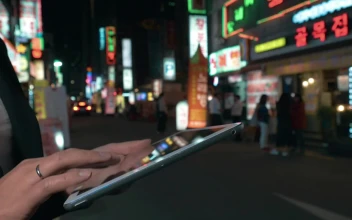 Stock Video Looking For Directions In South Korea Animated Wallpaper