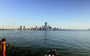 Stock Video Looking Across To New York City Animated Wallpaper
