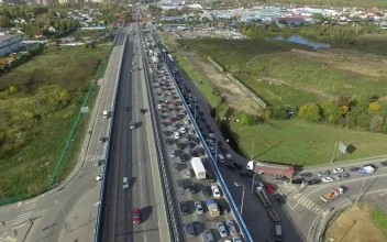 Stock Video Long Line Of Cars On A Highway Animated Wallpaper