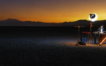 Stock Video Lonely Dj Playing Music In A Huge Empty Desert Animated Wallpaper