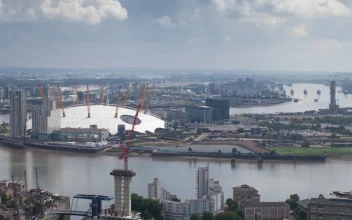 Stock Video London River Seen From Far Away Animated Wallpaper