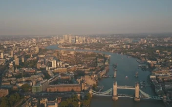 Stock Video London Overlooking The River And Buildings Animated Wallpaper
