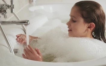 Stock Video Little Girl Taking A Sparkling Bath Animated Wallpaper