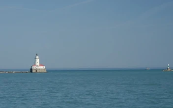 Stock Video Lighthouse At The Chicago Navy Pier Animated Wallpaper