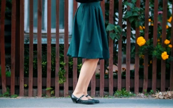 Stock Video Legs Of A Woman Dancing Tap In The Street Animated Wallpaper