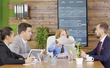 Stock Video Leader Presents Business Plan To Team At Meeting Animated Wallpaper