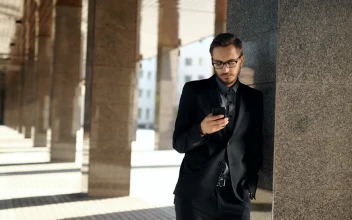 Stock Video Lawyer Using Mobile Cellphone Animated Wallpaper