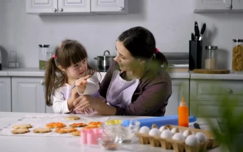 Stock Video Mother Teaching Her Daughter To Coo Animated Wallpaper