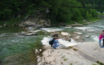 Stock Video Mother Taking Photos In The River With Her Daughter Animated Wallpaper