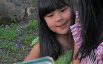 Stock Video Mother Reads A Story To Her Daughter Outdoor Animated Wallpaper
