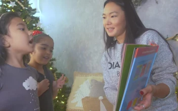 Stock Video Mother Reading A Book With Her Two Daughters At Christma Animated Wallpaper