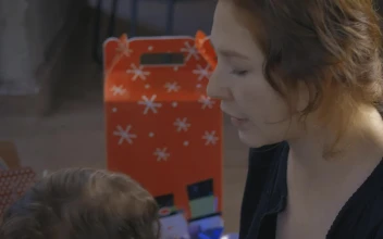 Stock Video Mother Combing Her Little Daughter Sitting On The Floo Animated Wallpaper