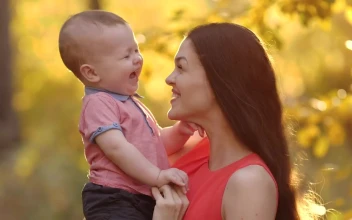 Stock Video Mother And Son Laughing In The Par Animated Wallpaper