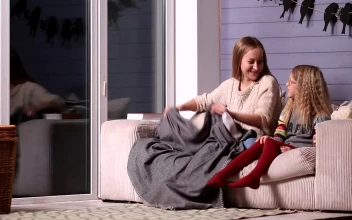 Stock Video Mother And Daughter With A Blanke Animated Wallpaper
