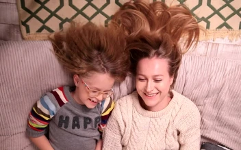 Stock Video Mother And Daughter Taking Photo Animated Wallpaper