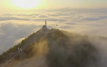 Stock Video Mosque Above The Cloud Animated Wallpaper