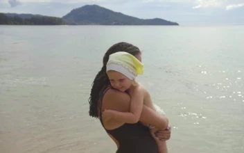 Stock Video Mom With A Daughter Walking On The Sandy Beac Animated Wallpaper