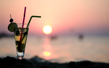 Stock Video Mojito Against The Coas Animated Wallpaper