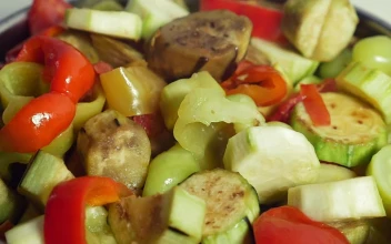 Stock Video Mixing Fresh Vegetables On A Stov Animated Wallpaper